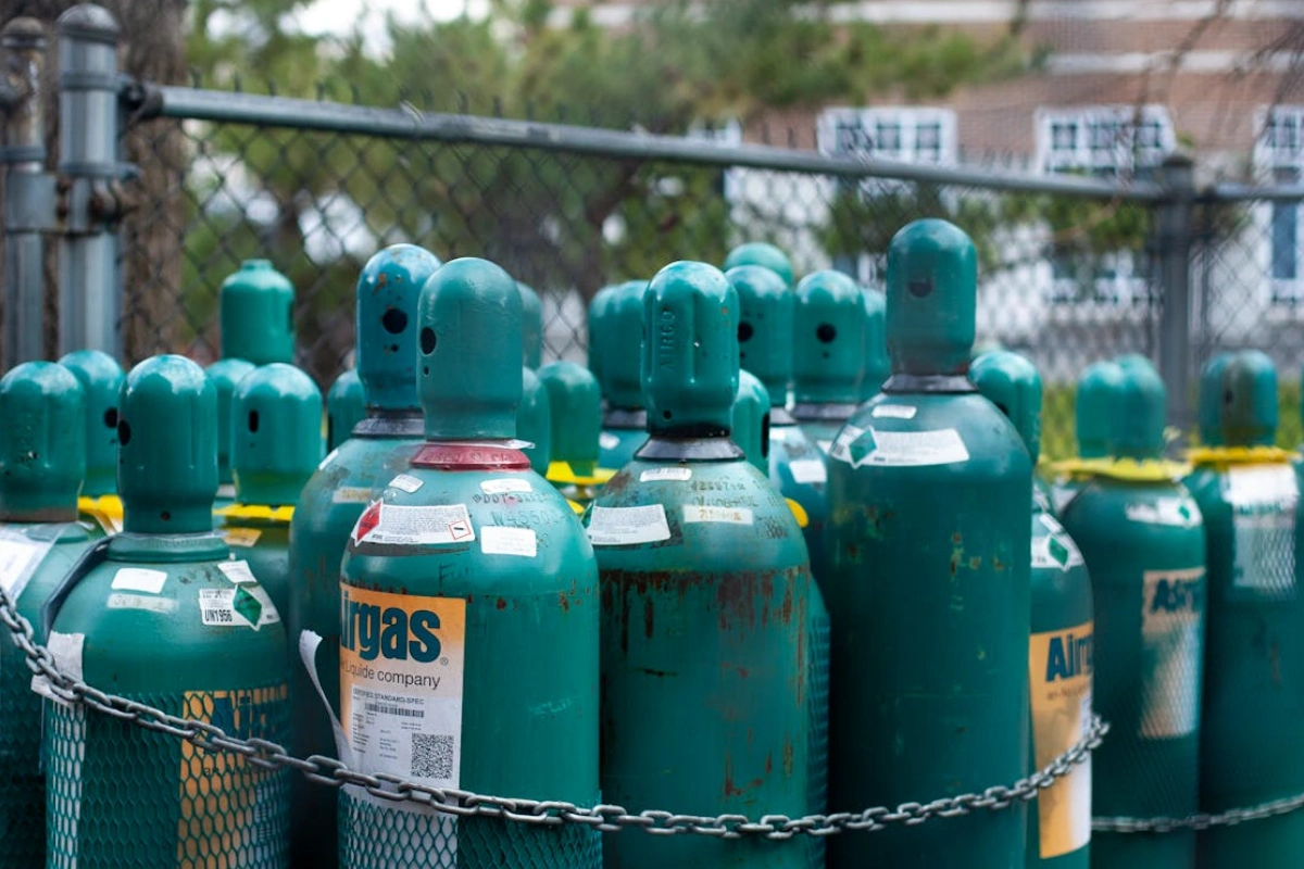 LNG and natural gas processing with activated carbon